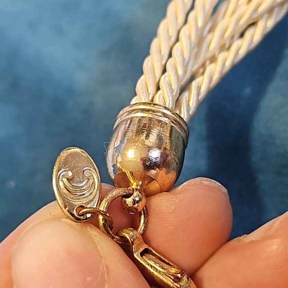 Vintage lot of 8 gold tone pieces of jewelry, faux pearls brooch - Picture 13 of 16